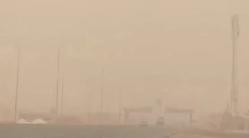 رؤية منعدمة.. عاصفة ترابية تضرب محافظة مطروح وتخفي معالم المنازل بشكل كامل